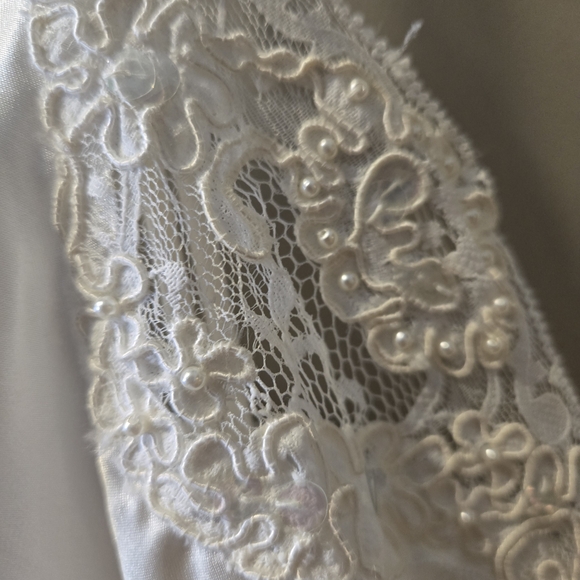 Elegant Lace Chemise in Cream - Picture 1 of 6